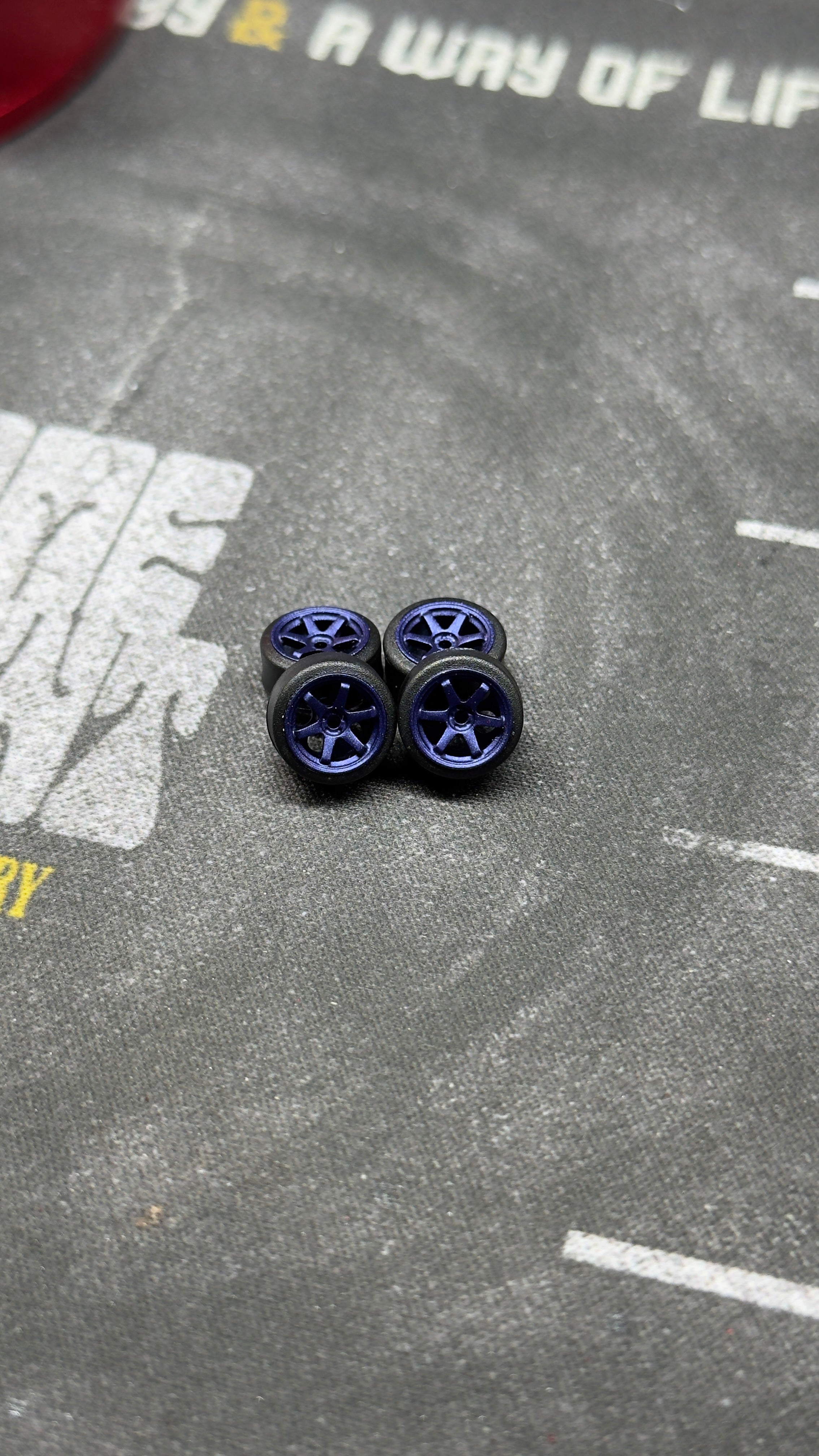 Te37 (dark blue)